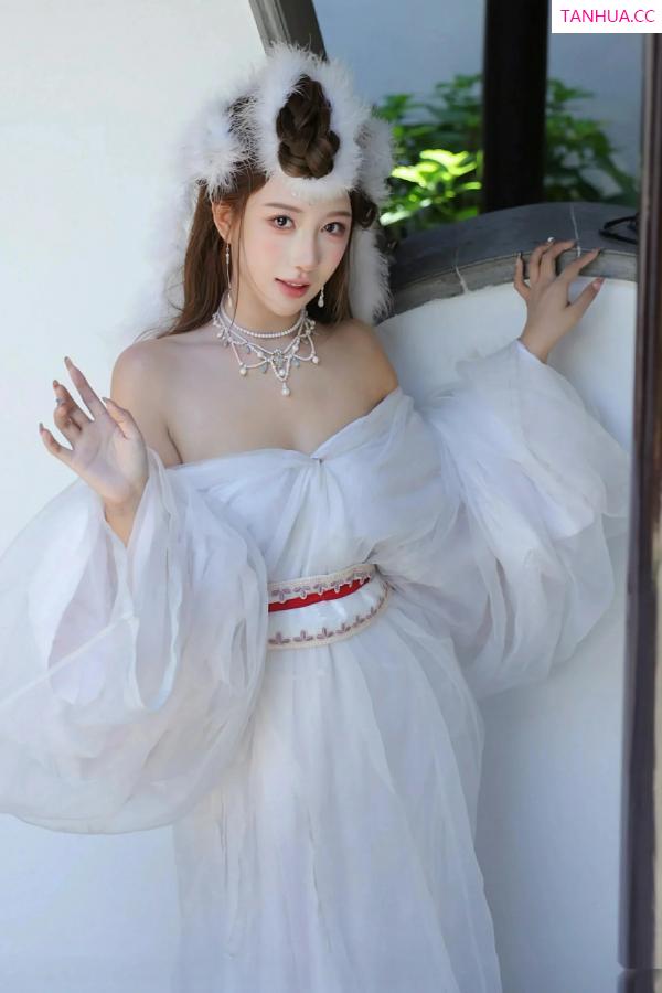   [XiuRen]高清写真图 2025.10.09 No.10843 金允希Yuki 低胸长裙第39张图片